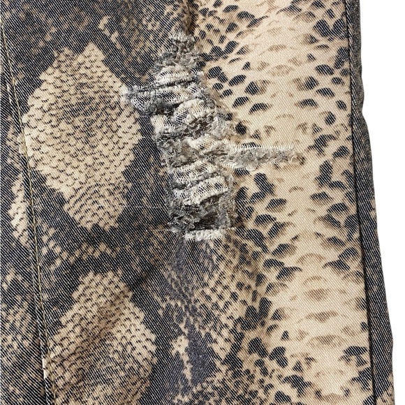 Python Print Skinny Jeans - Picture 13 of 14